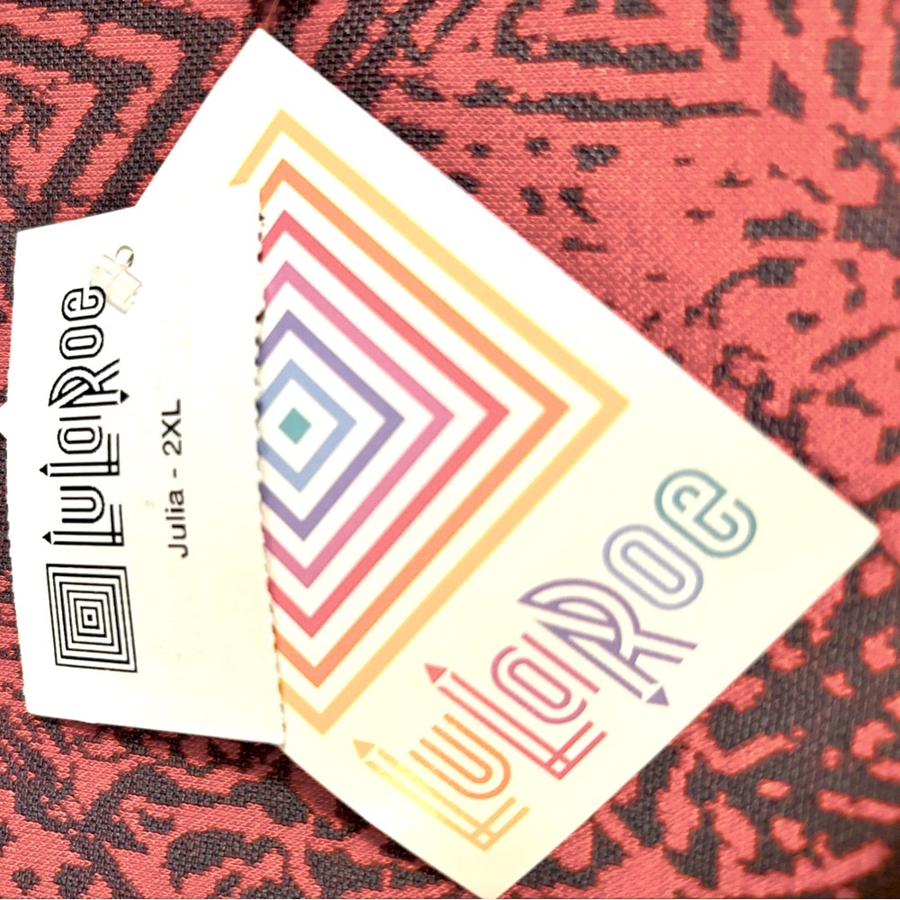 LuLaRoe 2XL NEW with Tags Rose + Navy blue 😎👗